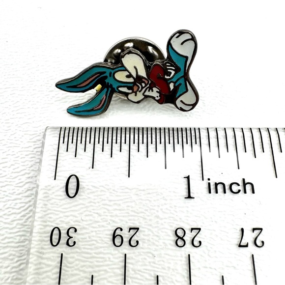 🟢 5/$20 Bugs Bunny Enamel Pin SIGNED Warner Classic Cartoon Character Antique - Picture 4 of 5